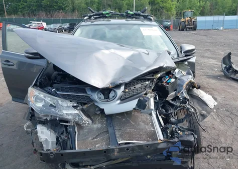 2015 Toyota Rav4 Xle z USA, uszkodzony, nr VIN JTMRFREV9FD146574